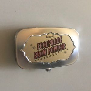 Benefit! Foolproof Brow Powder